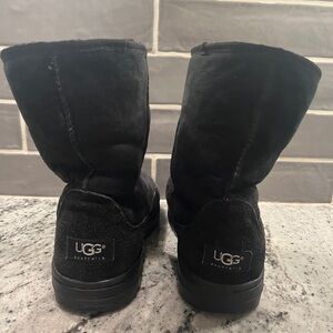 UGG Australia's Ultimate Short Winter Boots in Black Women's 10